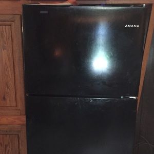 AMANA refrigerator. Used for only 5 months.
